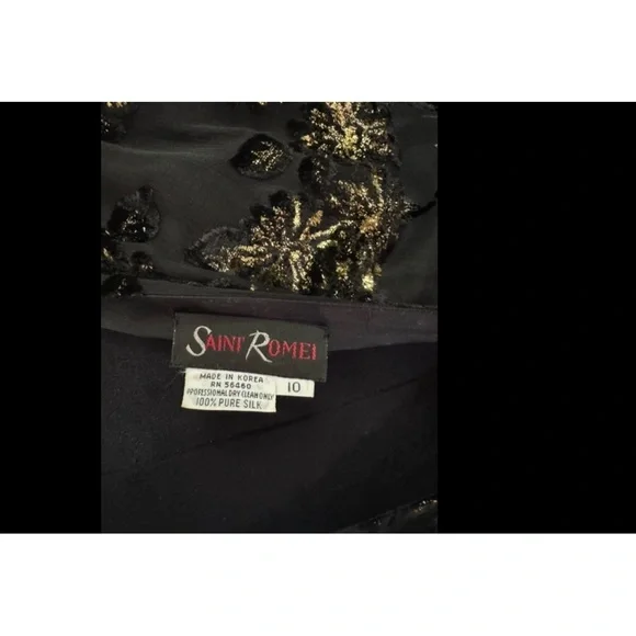 Elegant Black and Gold Long Sleeve Dress - Picture 4 of 4